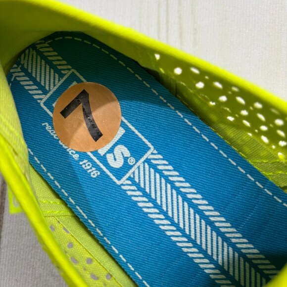 Share Keds Neon Yellow Size 7 Low Top Womens Laceless Laser Cut Sneakers Slip-On - Picture 10 of 16